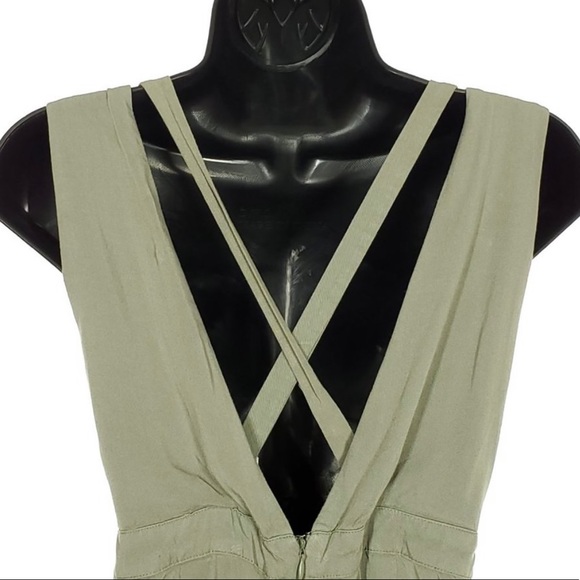 F21 sexy deep V playsuit - Picture 5 of 7